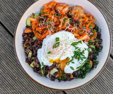 Korejský street food: kimchi & bibimbap